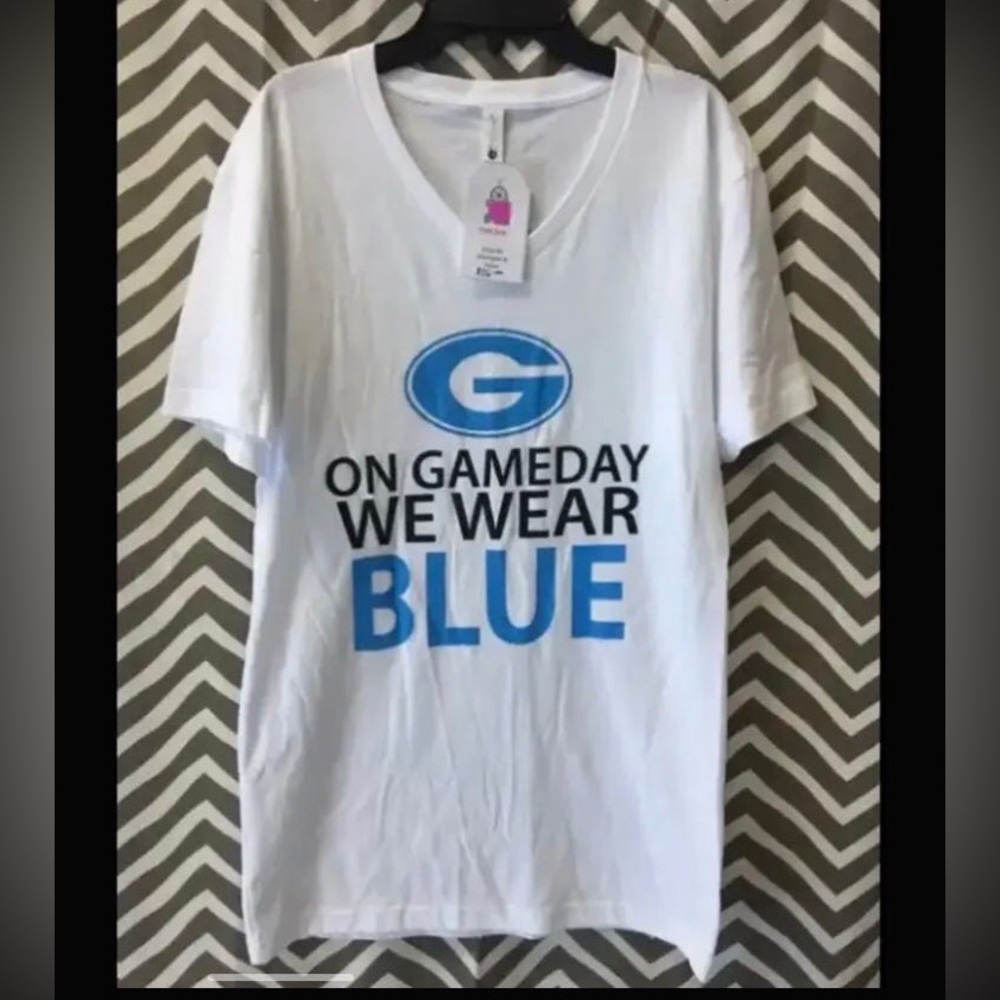 ‘On gameday we wear blue’ ‘G’ tee NWT!